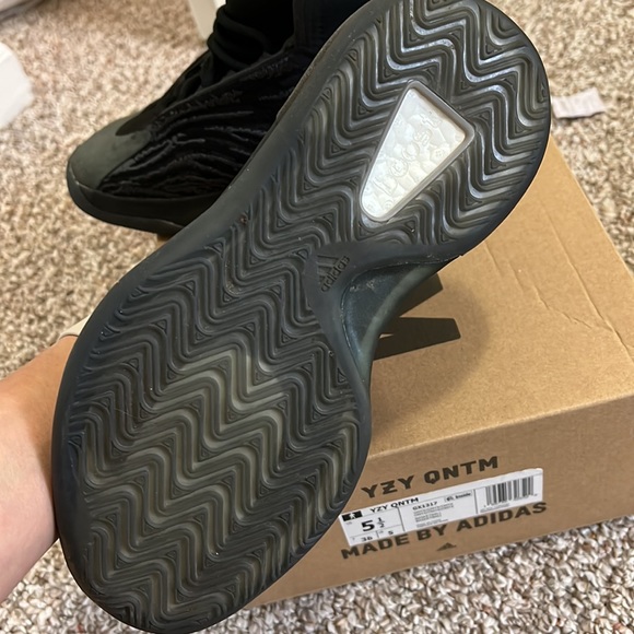 Yeezy QNTM GX1317 basketball | US 5.5 unisex in YZY, 6-6.5 woman’s UK 5 (unisex) - Picture 5 of 5